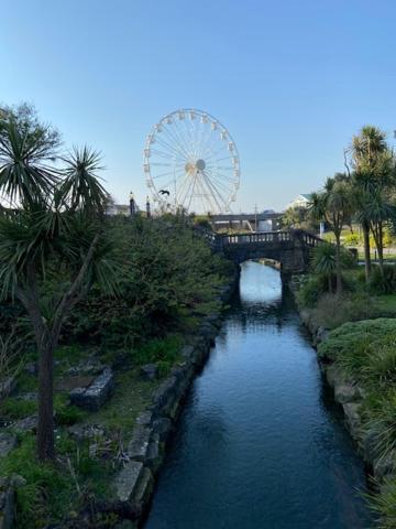 Modern Central Flat With Balcony & Free Parking On-Site Bournemouth Bagian luar foto