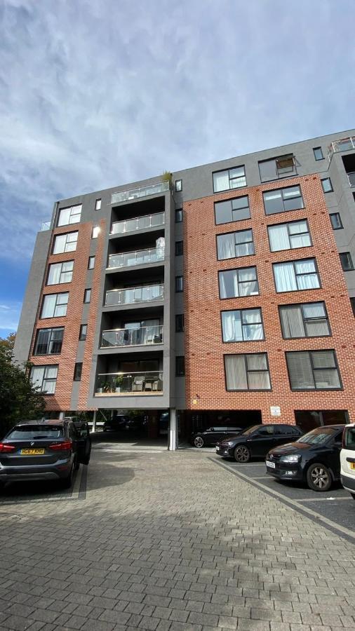 Modern Central Flat With Balcony & Free Parking On-Site Bournemouth Bagian luar foto