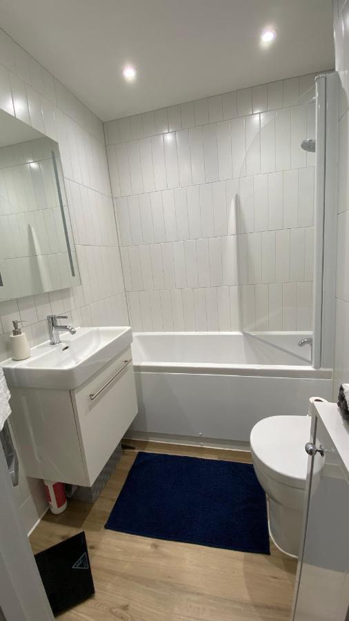 Modern Central Flat With Balcony & Free Parking On-Site Bournemouth Bagian luar foto