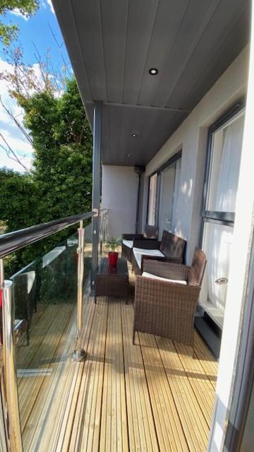 Modern Central Flat With Balcony & Free Parking On-Site Bournemouth Bagian luar foto